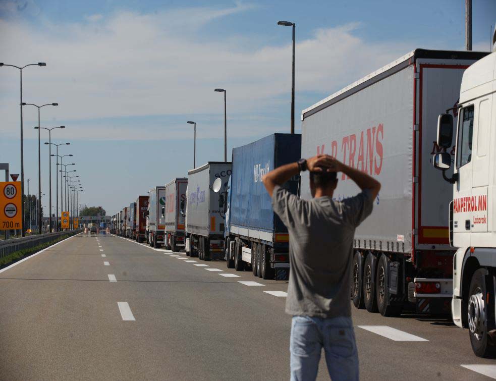 Камиони на граничном прелазу Шид чекају четири сата